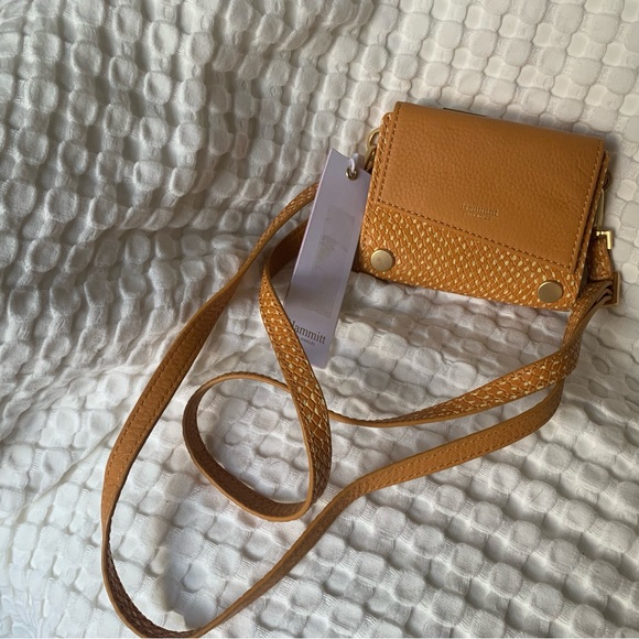 Hammitt Handbags - HAMMITT Levi NWT Trifold Wallet/Crossbody in Apricot Tan Snake